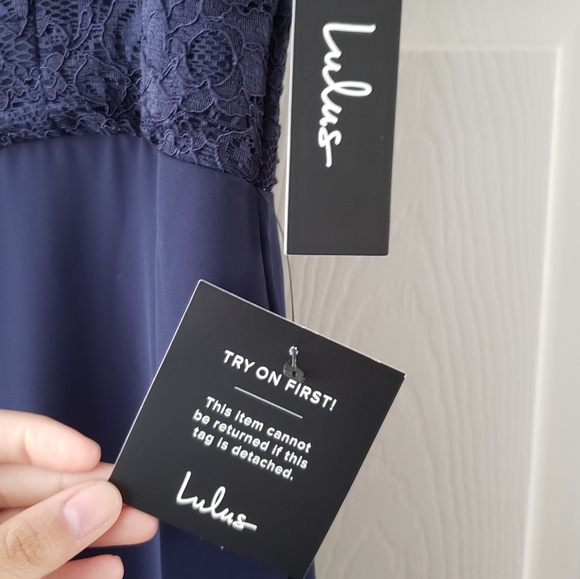 Lulu’s Off-the-Shoulder Maxi Gown 👗 - Picture 4 of 5